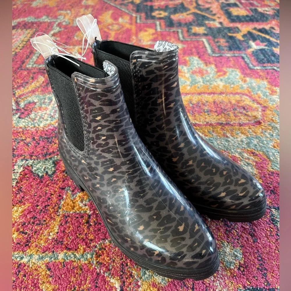 NWT Kensington | Women’s black/tan leopard print Ocean + Coast rain boot, size 9